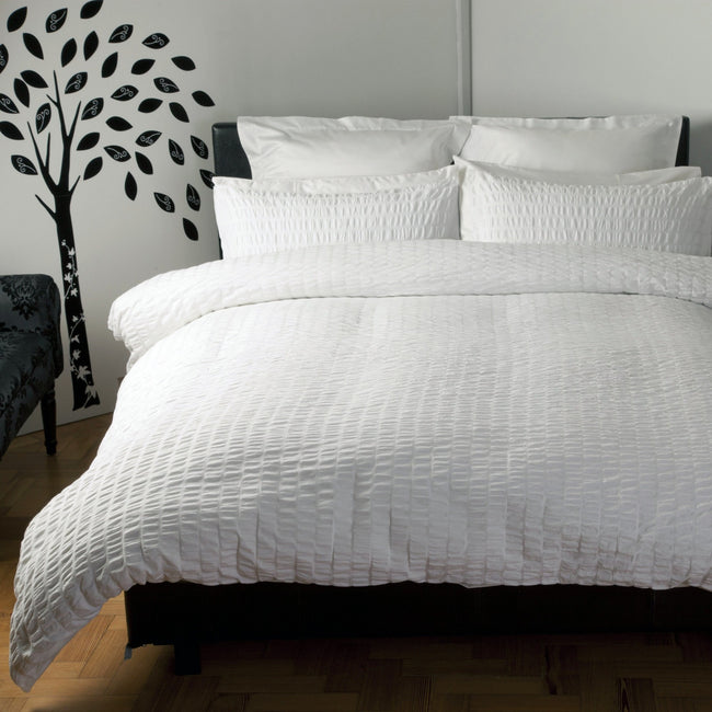 White - Front - Belledorm Lincoln Duvet Set