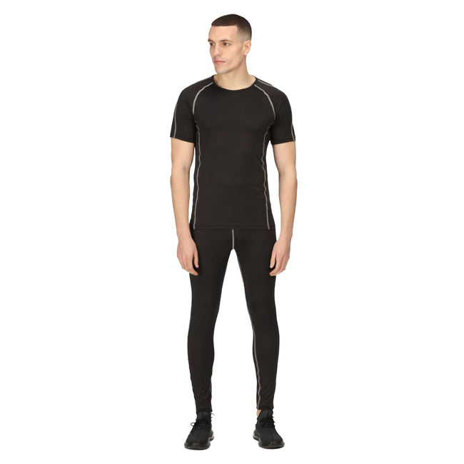 Black - Lifestyle - Regatta Mens Pro Short-Sleeved Base Layer Top